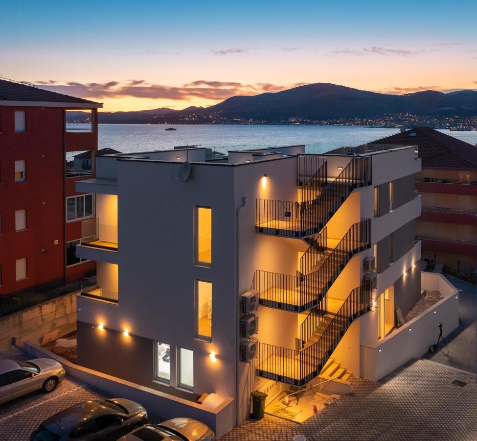 Apartment Alegria In Okrug With Heated Pool, Sea View, Jacuzzi, Wifi Trogir Luaran gambar