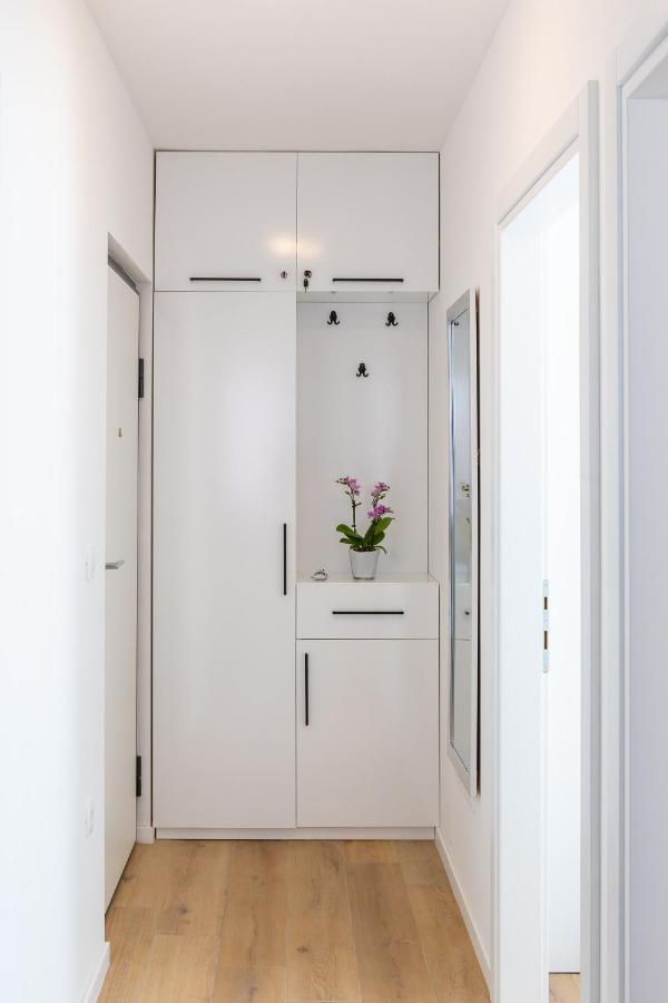 Apartment Alegria In Okrug With Heated Pool, Sea View, Jacuzzi, Wifi Trogir Luaran gambar