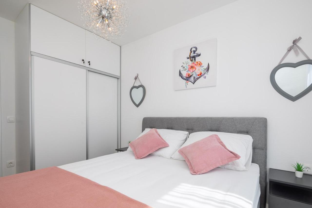 Apartment Alegria In Okrug With Heated Pool, Sea View, Jacuzzi, Wifi Trogir Luaran gambar