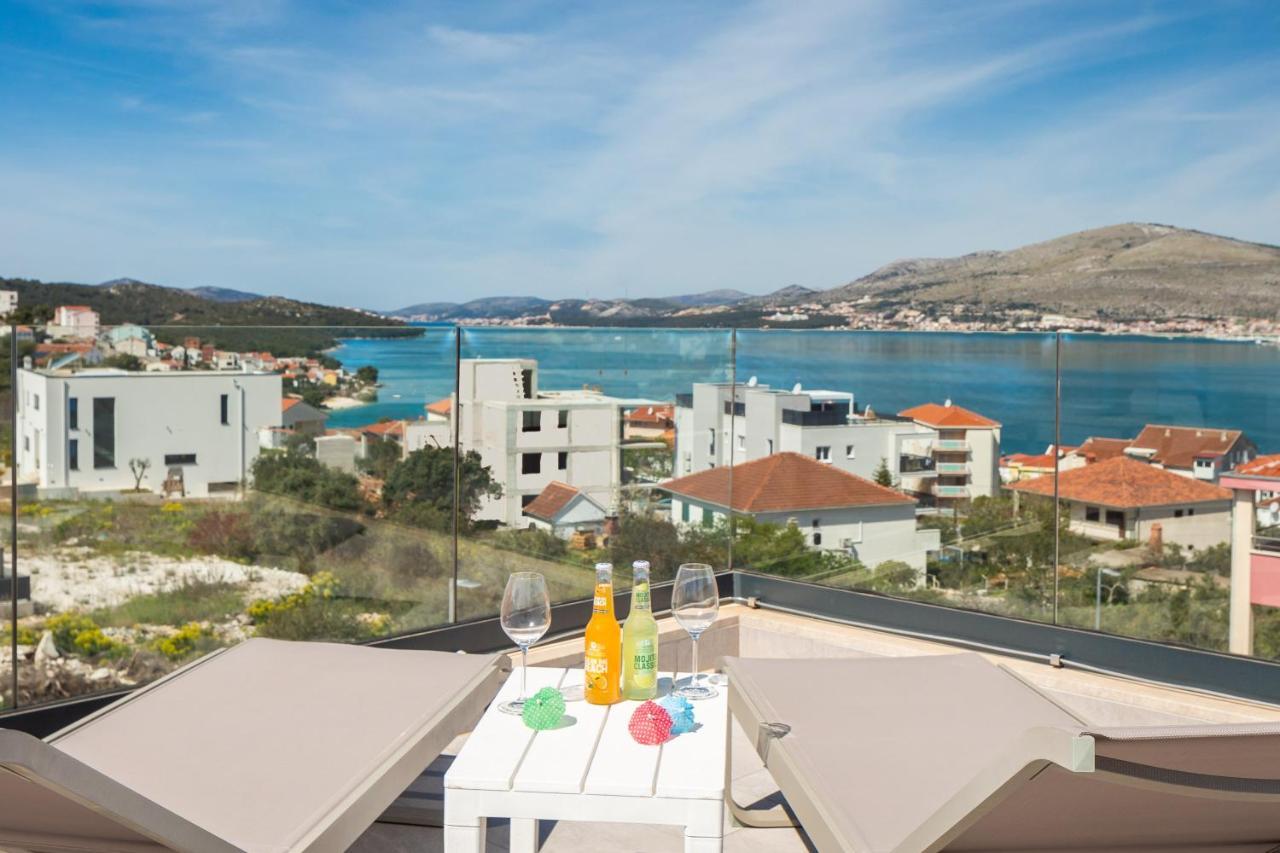 Apartment Alegria In Okrug With Heated Pool, Sea View, Jacuzzi, Wifi Trogir Luaran gambar