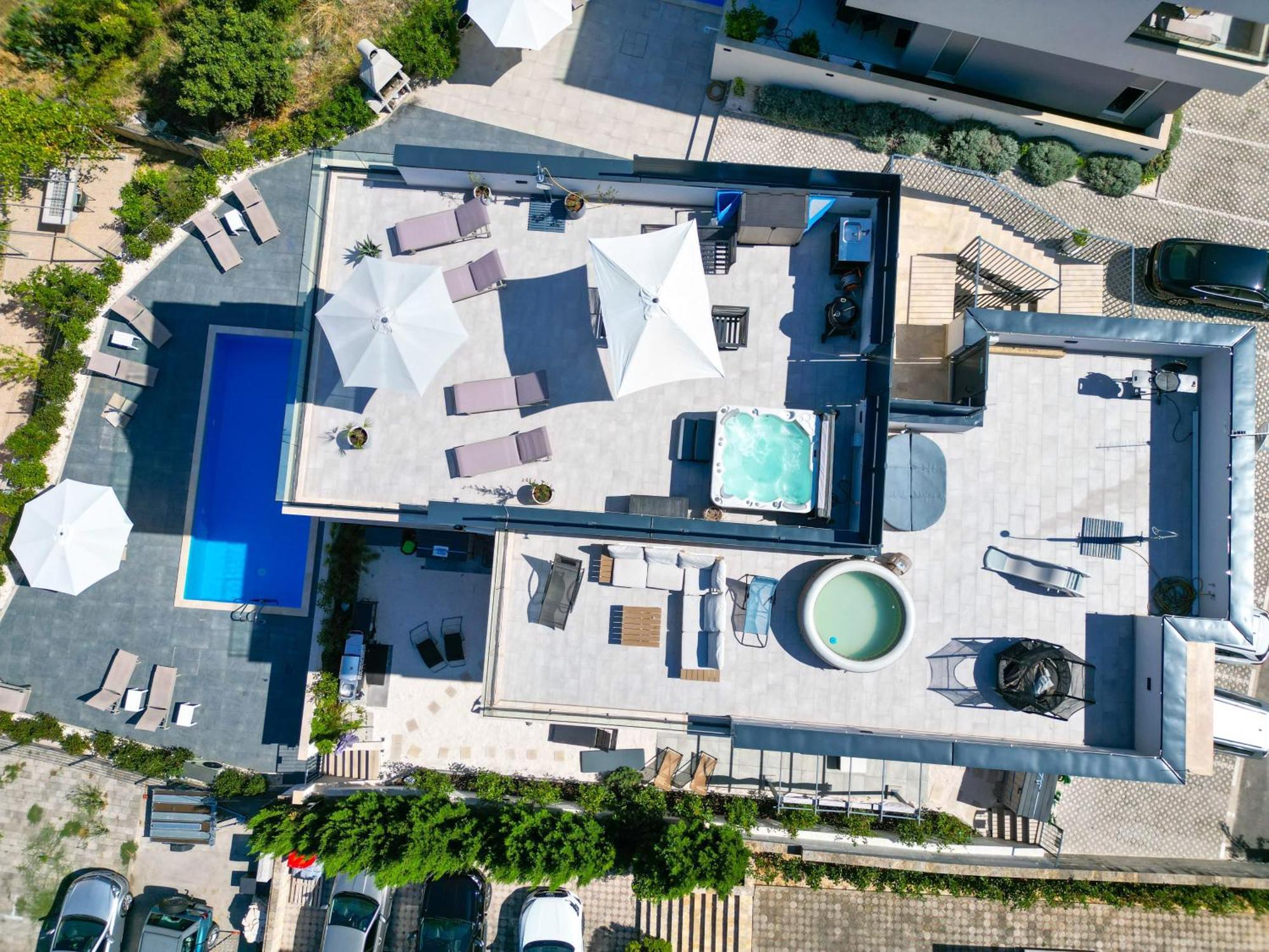 Apartment Alegria In Okrug With Heated Pool, Sea View, Jacuzzi, Wifi Trogir Luaran gambar